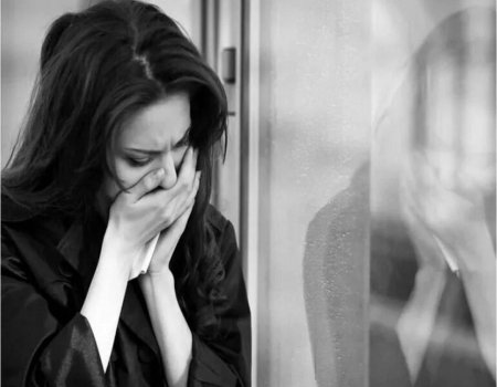 Печальная женщина