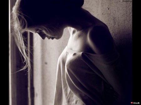 Грустная девушка