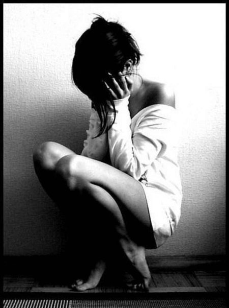 Грустная девушка