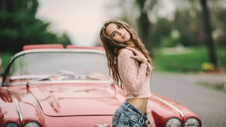 Девушка в машине