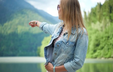 Девушка в джинсовке