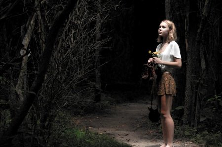 Девушка в лесу