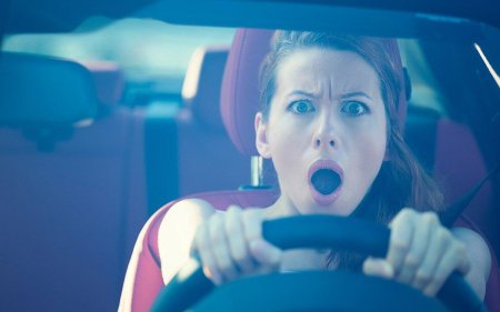 Женщина за рулем