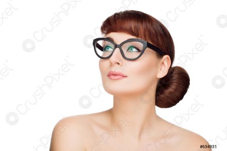 Девушка в очках для зрения блондинка