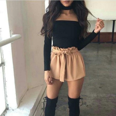 София Миакова в черном