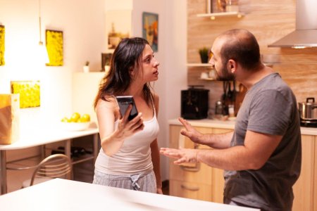 Муж и жена дерутся