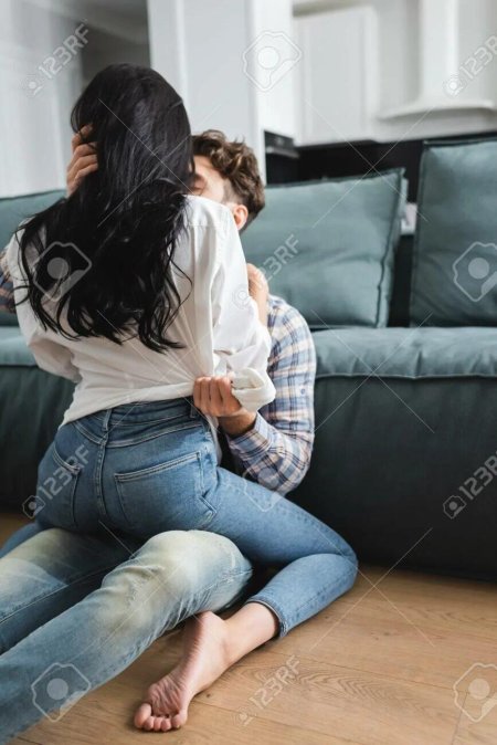 Оседлала парня