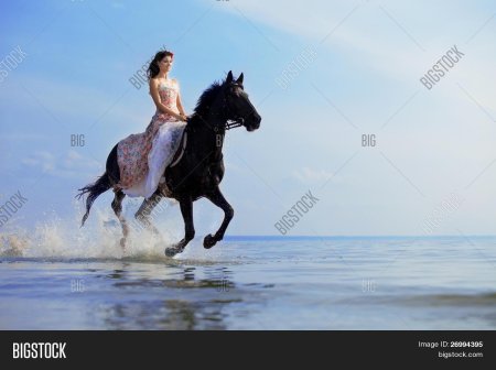 Женщина на лошади