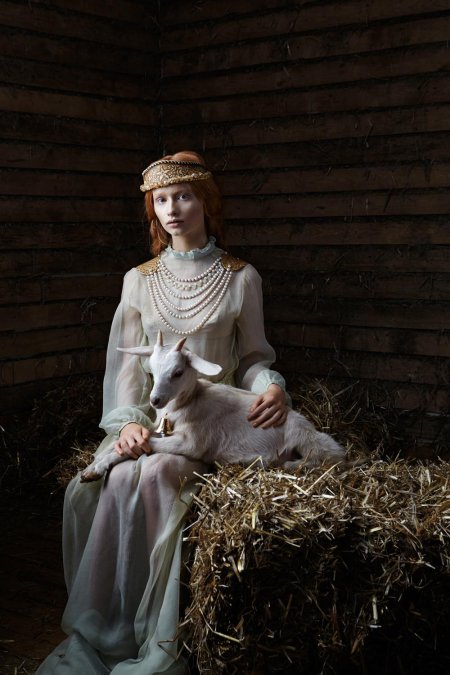 Девушка с козленком