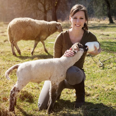 Девушка с ягненком