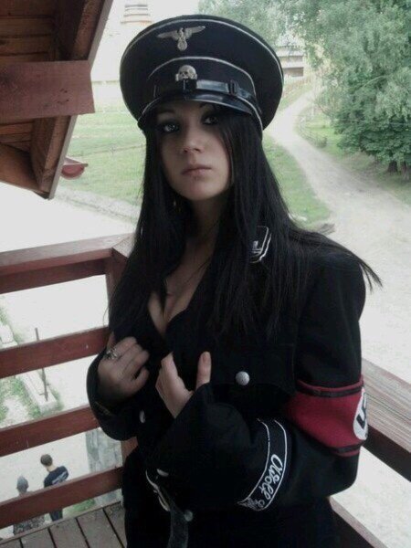 Девушки в немецкой форме