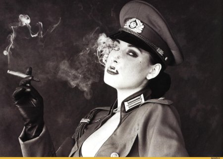 Женщина в немецкой форме