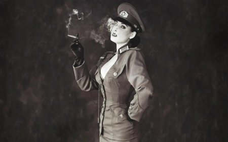 Дита фон Тиз в немецкой форме