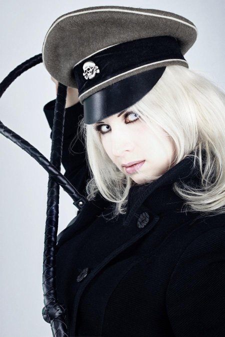 Кейт Уинслет в нацистской форме