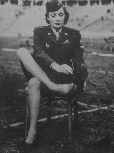 Марлен Дитрих в военной форме