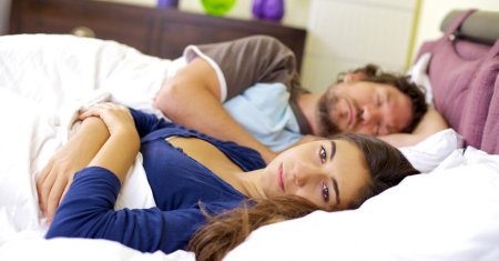 Лежат в постели