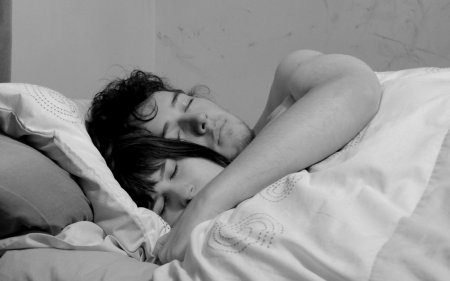 Объятия в постели