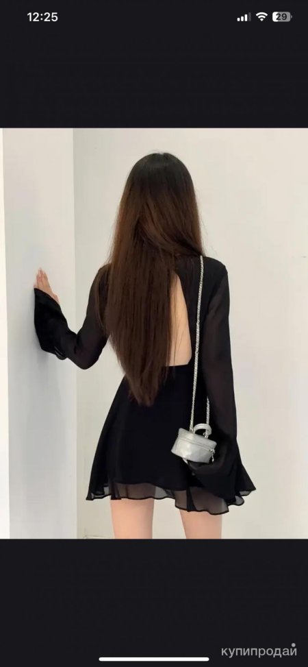 Женское платье с открытой спиной