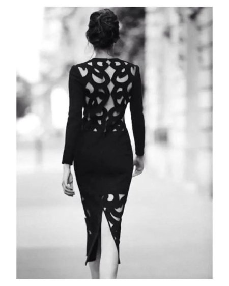 Девушка в платье сзади