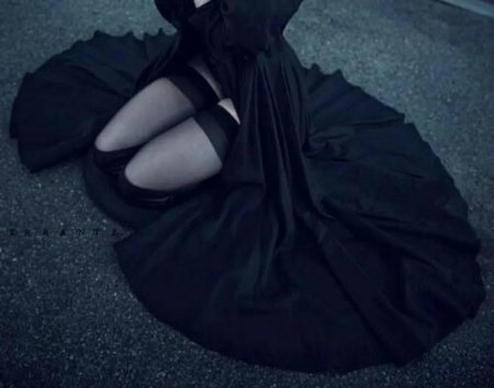 Девушка в черном платье Эстетика