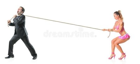 Перетягивание каната девушки