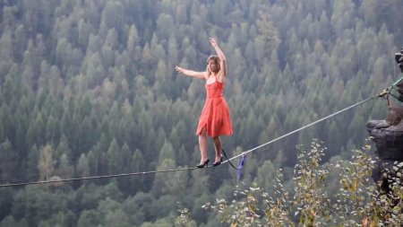 Энди Льюис канатоходец