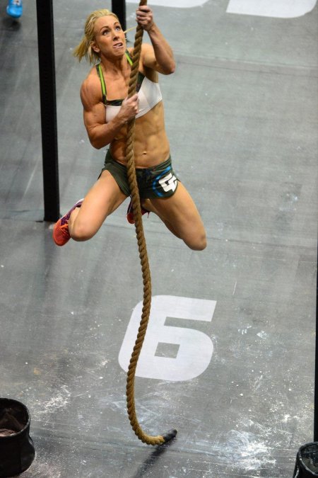 Девушка на канате