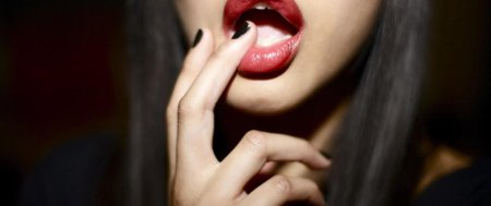 Губы девушки