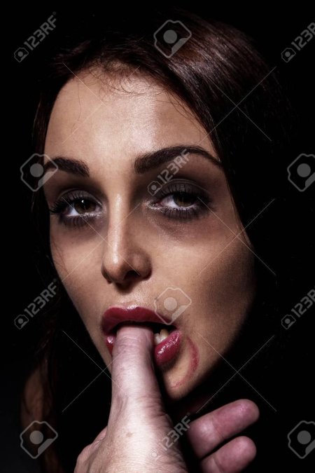 Палец во рту