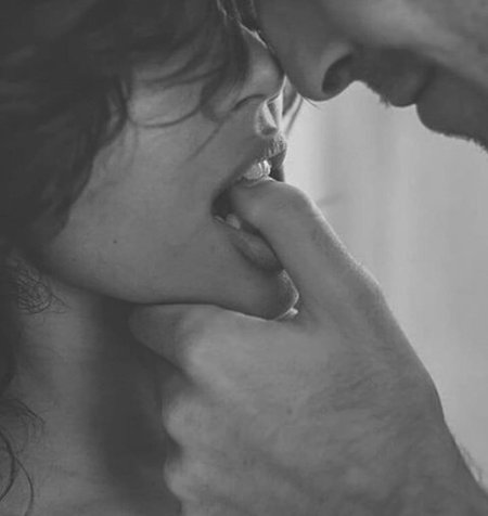 Страстный поцелуй