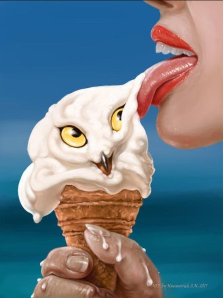 Облизывает мороженое