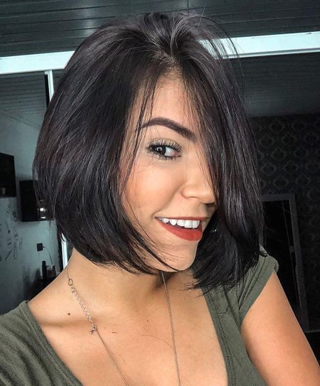 Каре с косой челкой