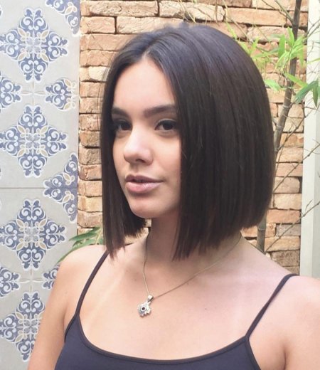 Каре Блант Боб 2020 брюнетка