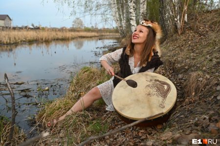 Девушка с тамбурином