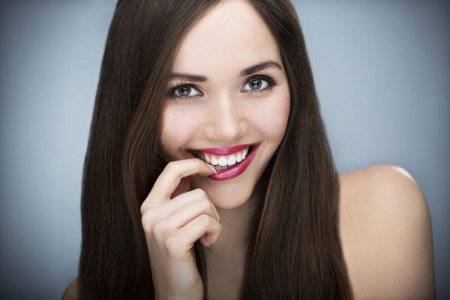 Женщины с красивой улыбкой