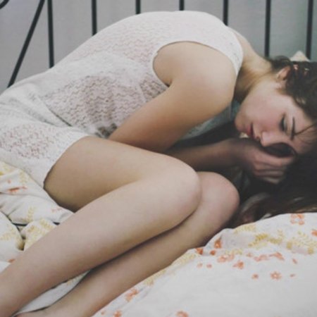 Девушка спит