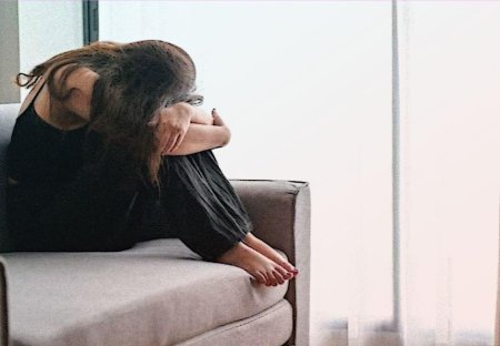 Грустная девушка