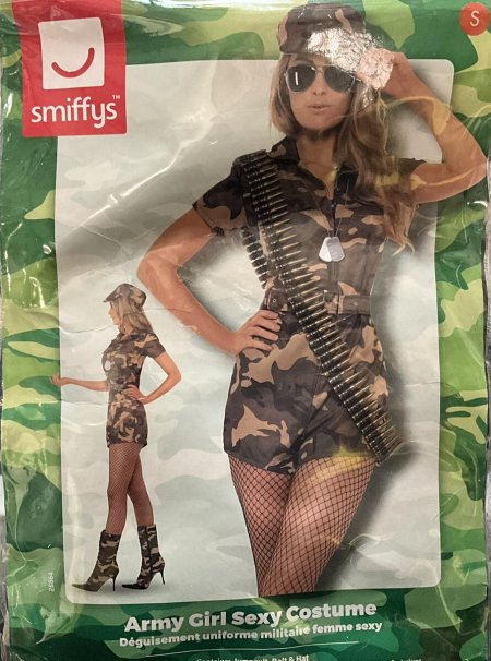 Девушка в камуфляже