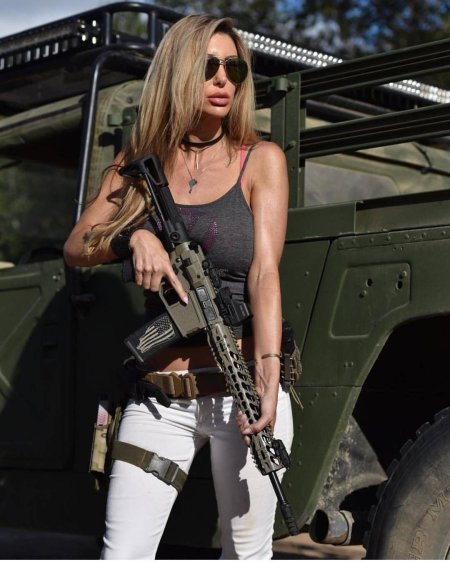 Джоанна Блисс в военной форме