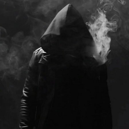 Парень в капюшоне без лица