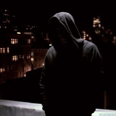 Парень в капюшоне без лица