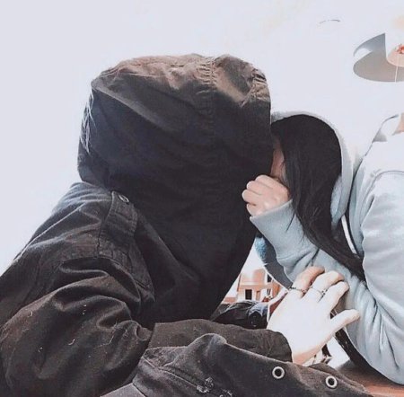 Парочка с закрытым лицом