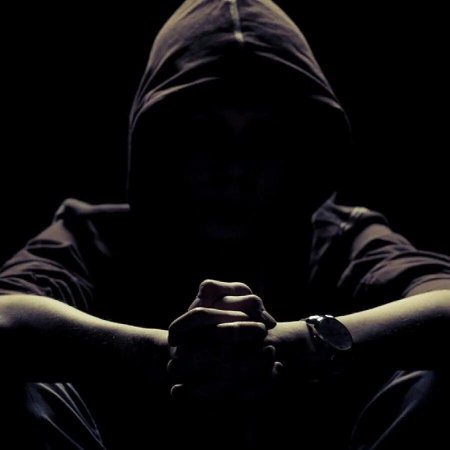 Парень в капюшоне без лица