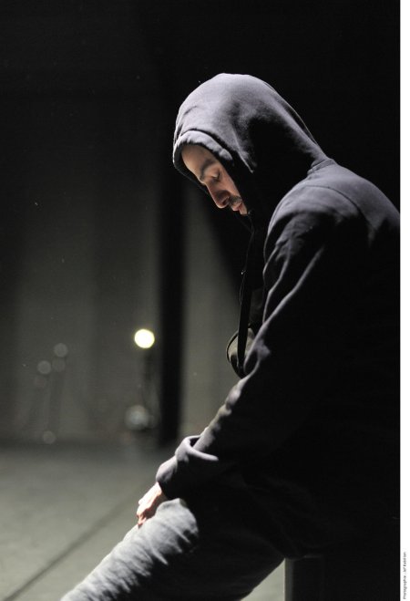 Мужчина в капюшоне без лица