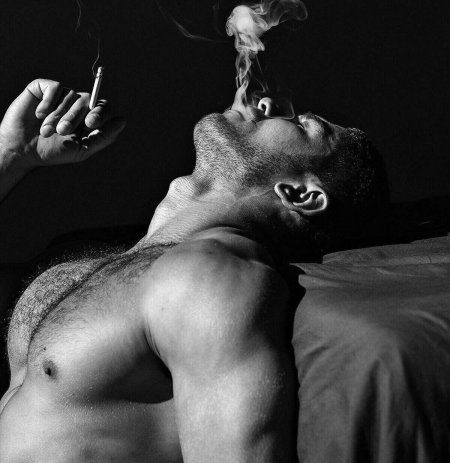 Мужчина с сигаретой