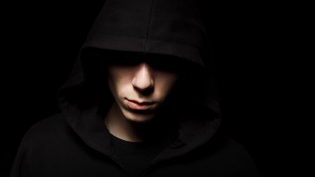 Люди в капюшонах