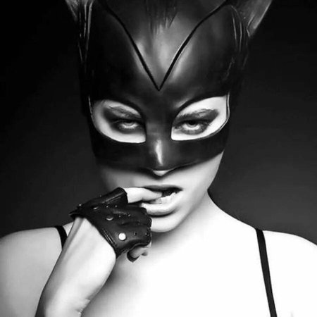 Женщина с кошкой