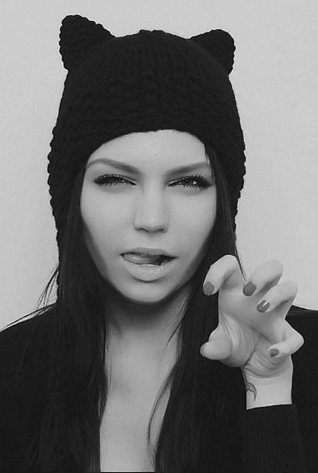 Девушка в шапке