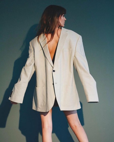 Девушка в пиджаке