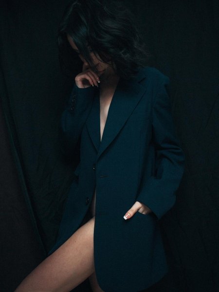 Беременная фотосессия в пиджаке